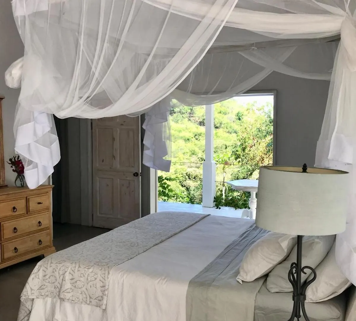 Moonrise Loft Two Bedroom House Each With En Suite Bathroom Five Min Drive To Falmouth Harbor Matthews 0*,  Antigua ve Barbuda