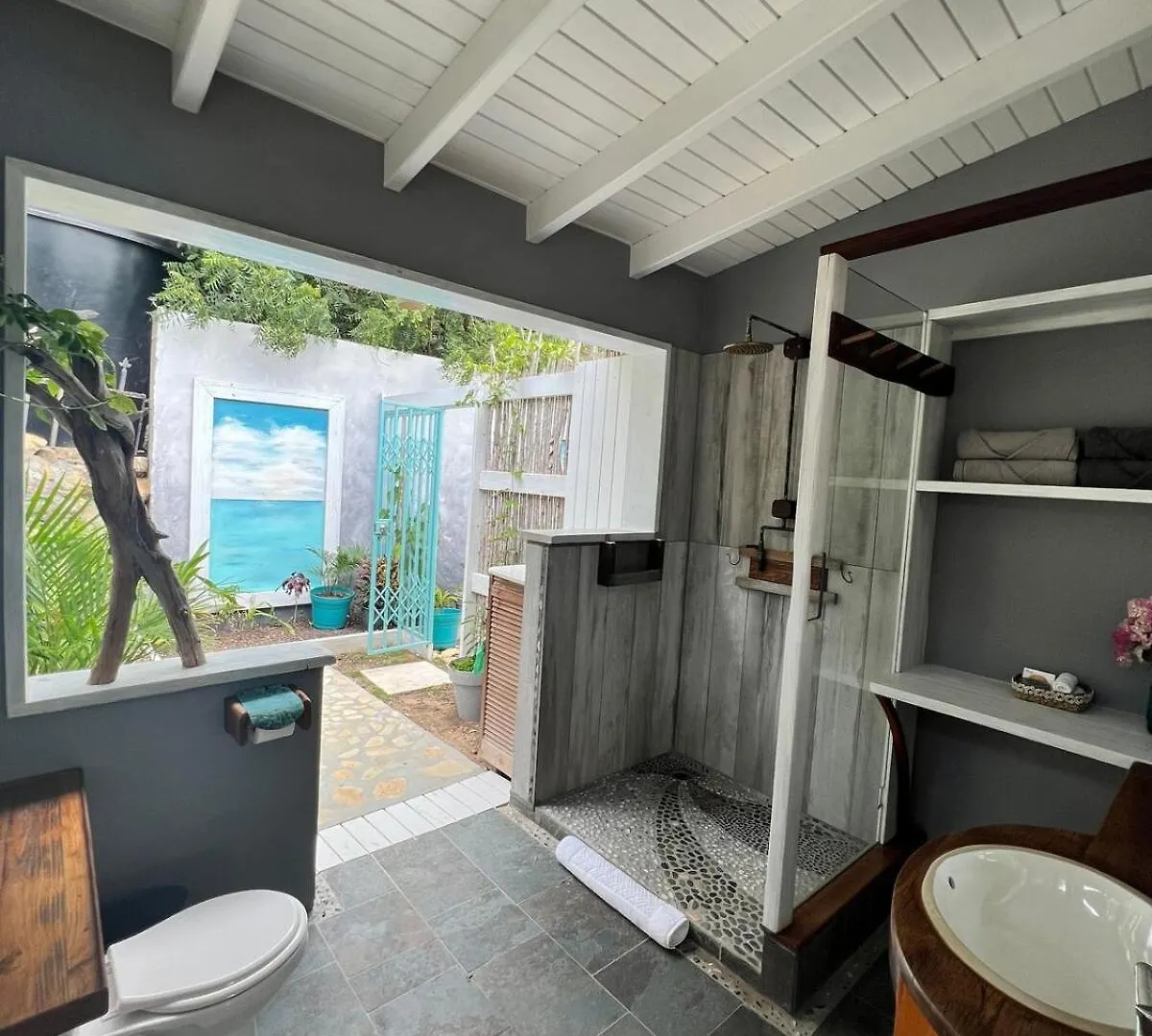 Moonrise Loft Two Bedroom House Each With En Suite Bathroom Five Min Drive To Falmouth Harbor Matthews