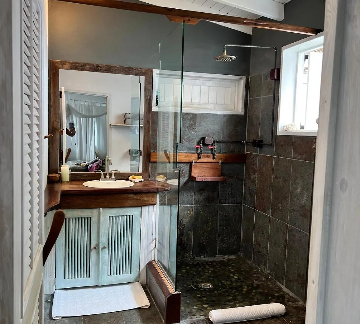 Moonrise Loft Two Bedroom House Each With En Suite Bathroom Five Min Drive To Falmouth Harbor Matthews Daire