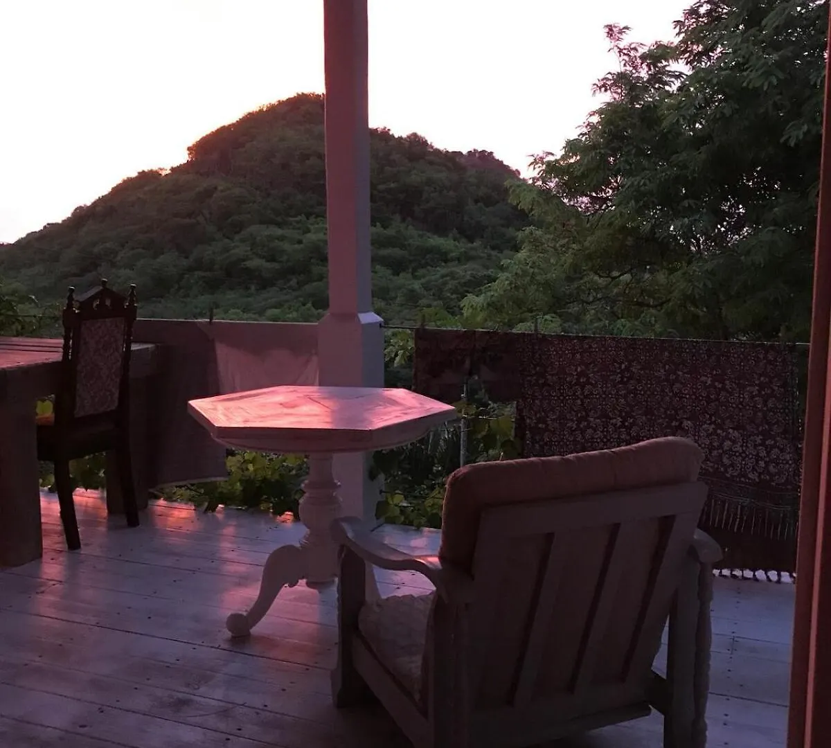 Moonrise Loft Two Bedroom House Each With En Suite Bathroom Five Min Drive To Falmouth Harbor Matthews Daire