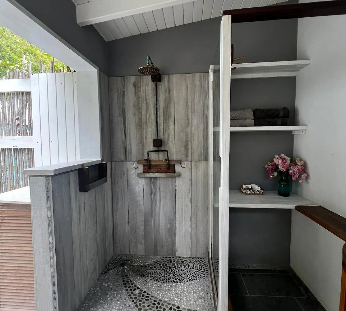 Moonrise Loft Two Bedroom House Each With En Suite Bathroom Five Min Drive To Falmouth Harbor Matthews 0*,  Antigua ve Barbuda