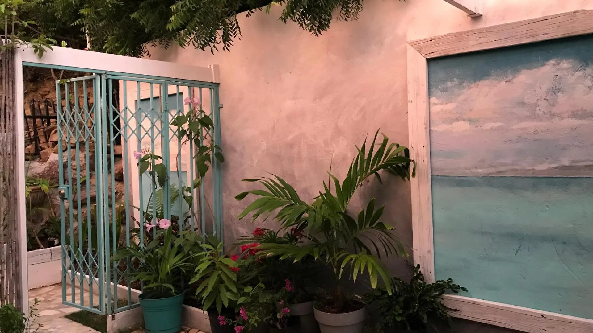 Moonrise Loft Two Bedroom House Each With En Suite Bathroom Five Min Drive To Falmouth Harbor Matthews