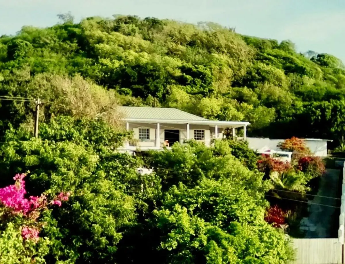 Moonrise Loft Two Bedroom House Each With En Suite Bathroom Five Min Drive To Falmouth Harbor Matthews Antigua és Barbuda